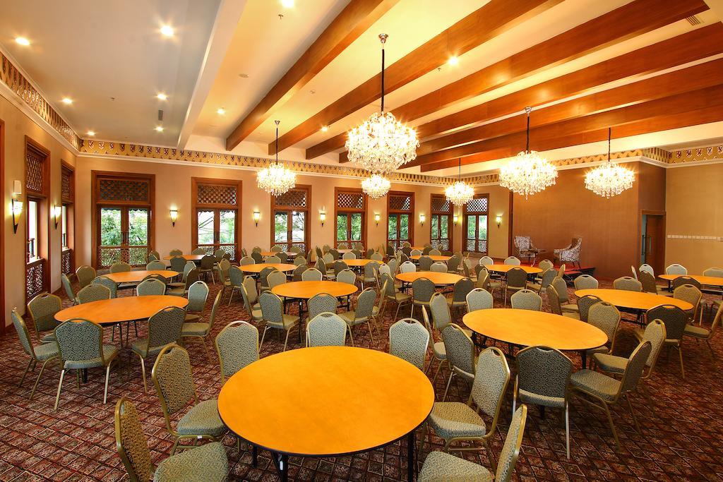 Aziza Syariah Hotel Solo By Horison Exterior foto
